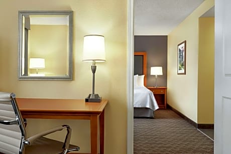 1 King Premium Accessible Tub Suite Non-Smoking