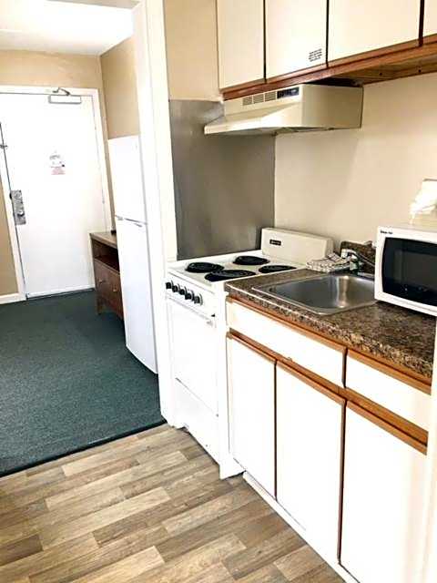 Polynesian Oceanfront Hotel