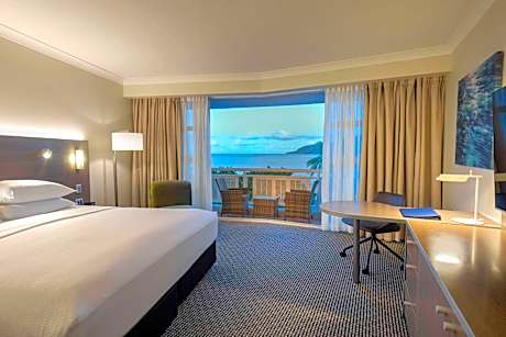 Deluxe King Room with Sea View