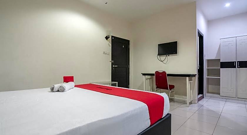 RedDoorz Syariah near Jamtos Jambi