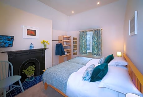 Twin Room with Shower