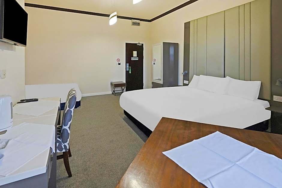 OYO The Baltimore Hotel