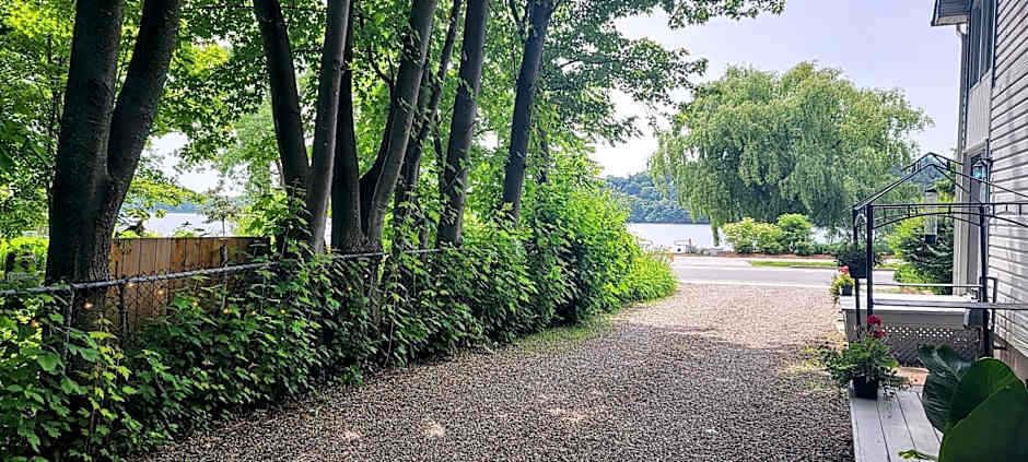 Kokomo Inn Tropical Riverfront B B