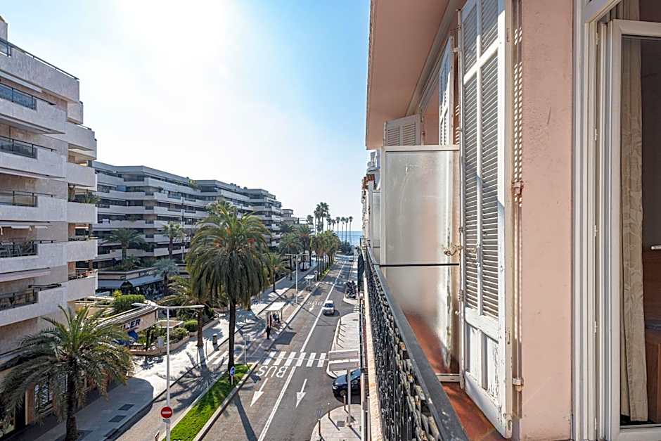 Modern Waikiki Hotel