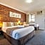 Ruthven Street Motor Inn