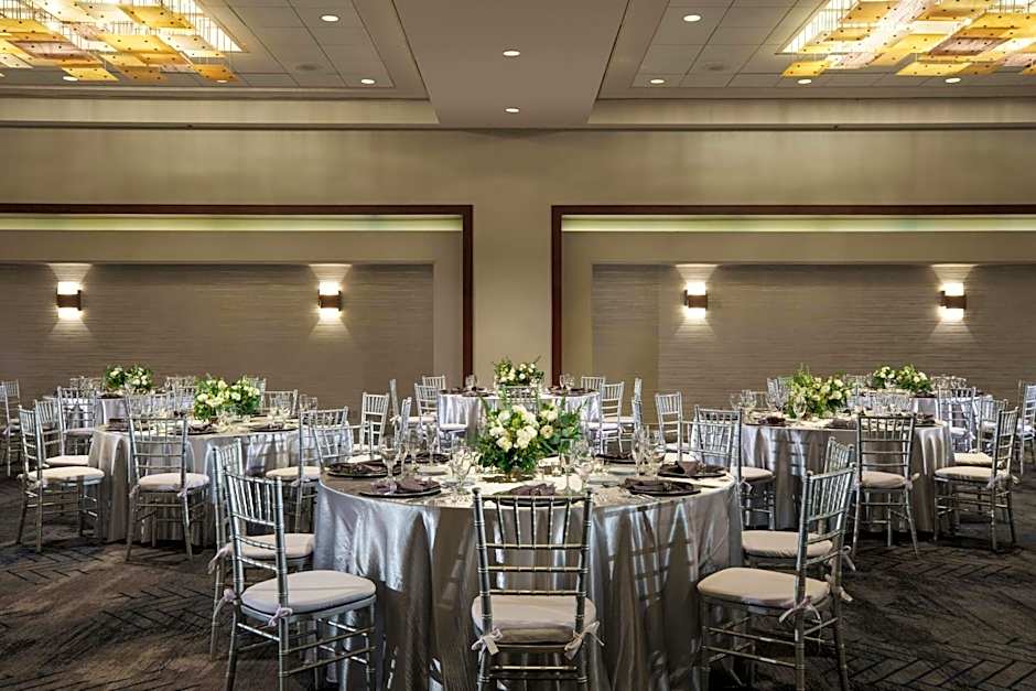 Renaissance Los Angeles Airport Hotel