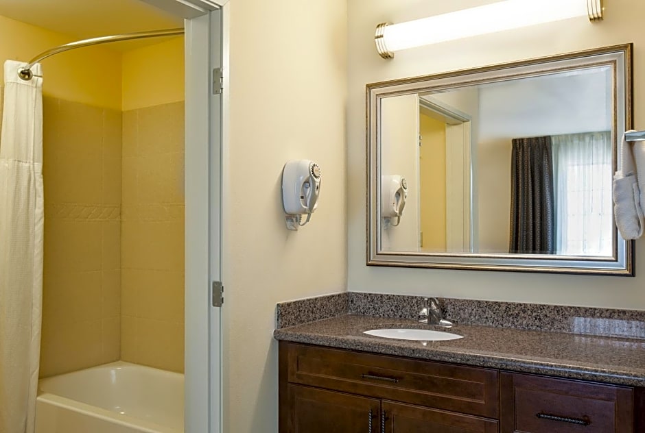 Staybridge Suites El Paso Airport Area