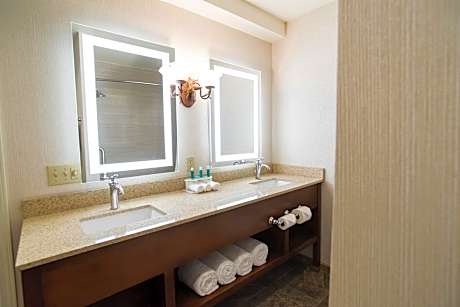 Suite with Two King Beds