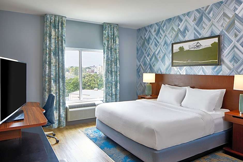 Photo 1 of 6 of 1 King Bed