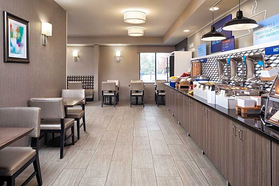 Holiday Inn Express Hotel & Suites Minneapolis - Minnetonka By IHG