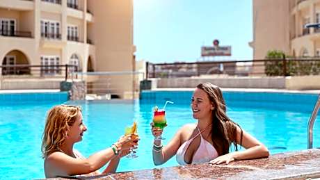 Sunny Days Mirette Family Resort - Families and couples only