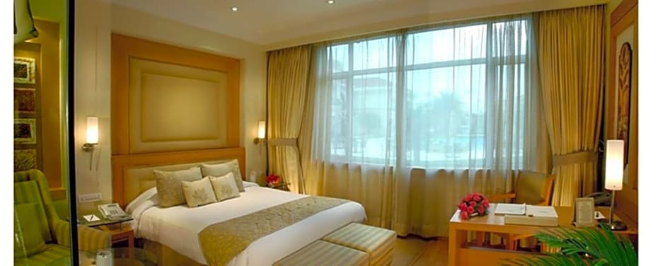 The Palms Town and Country Club