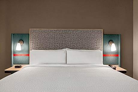 1 King Bed Standard Mobil Accessible Tub