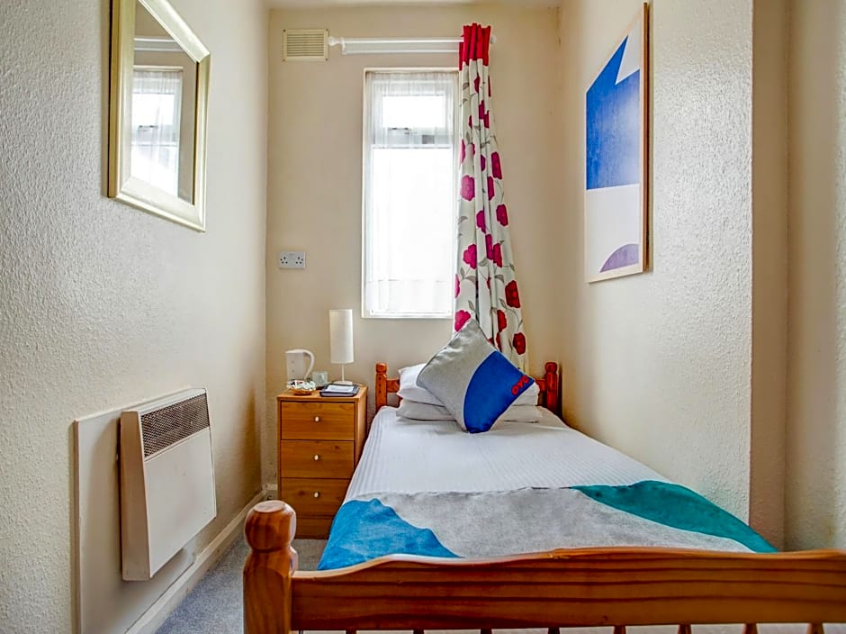 OYO Godolphin Arms Hotel