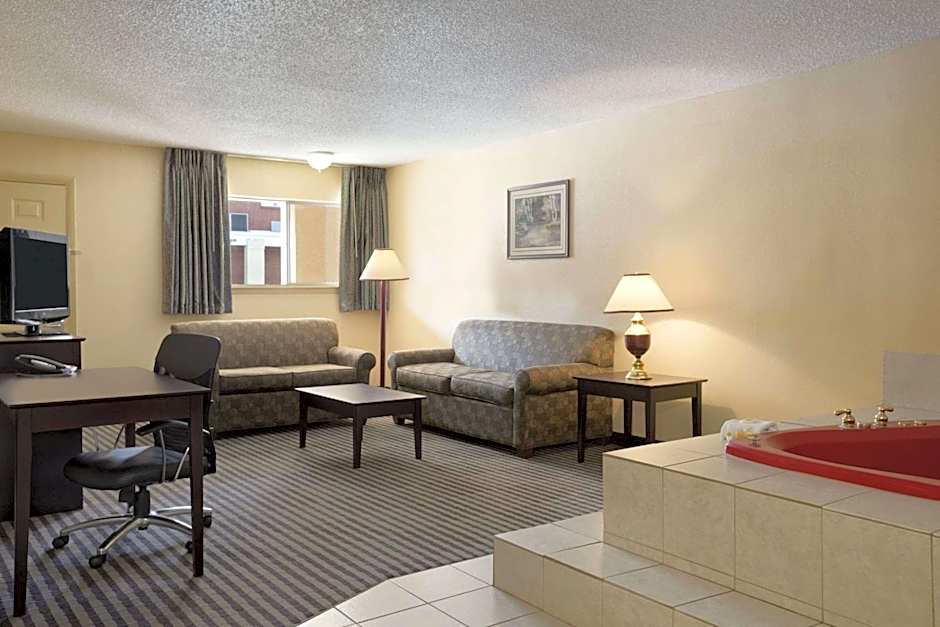 Days Inn by Wyndham Lawton