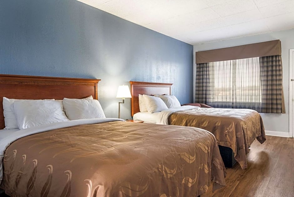 Quality Inn - On The Lake Clarksville-Boydton