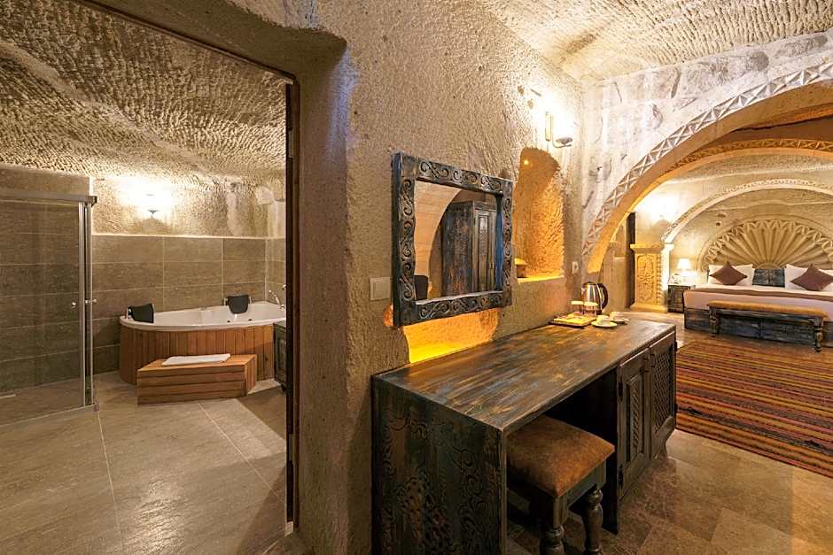 Doctor's Cave Suites
