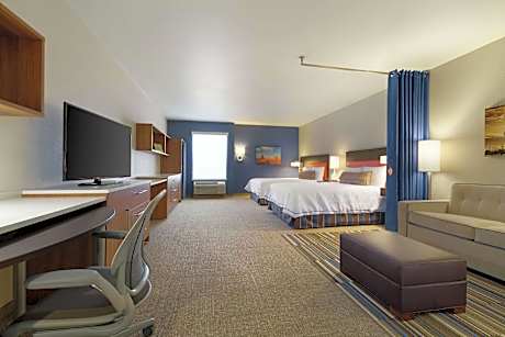 2 Queen Accessible Roll In Shower Studio