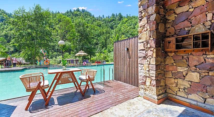 Pandora Vista Retreat