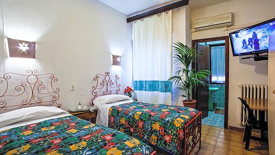 Hotel Villarosa con Vespa Rent