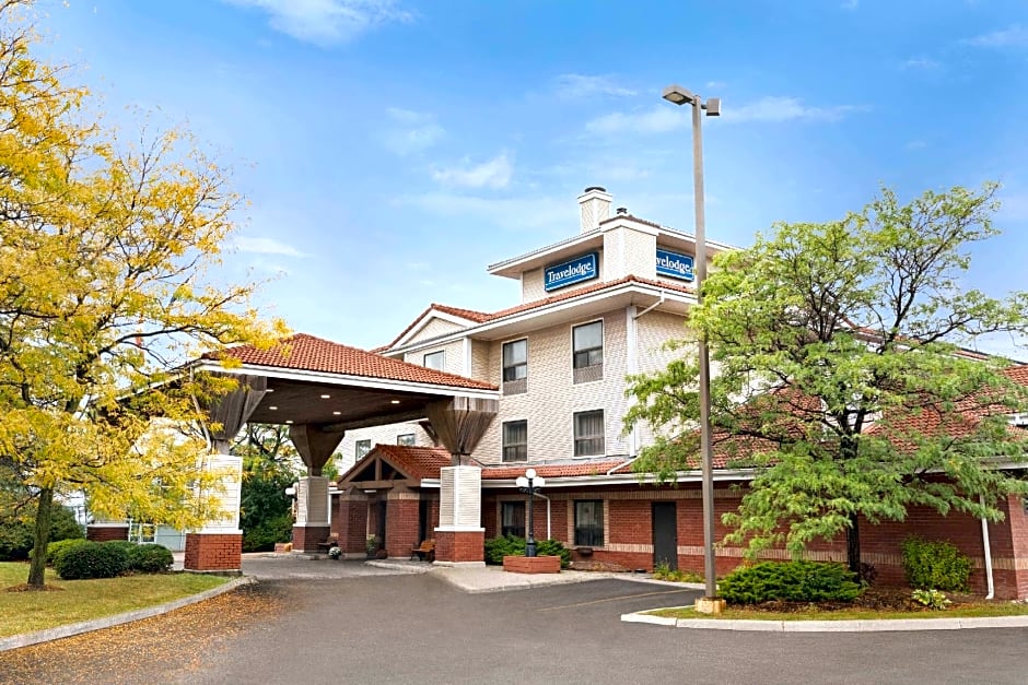 Travelodge by Wyndham Oshawa Whitby