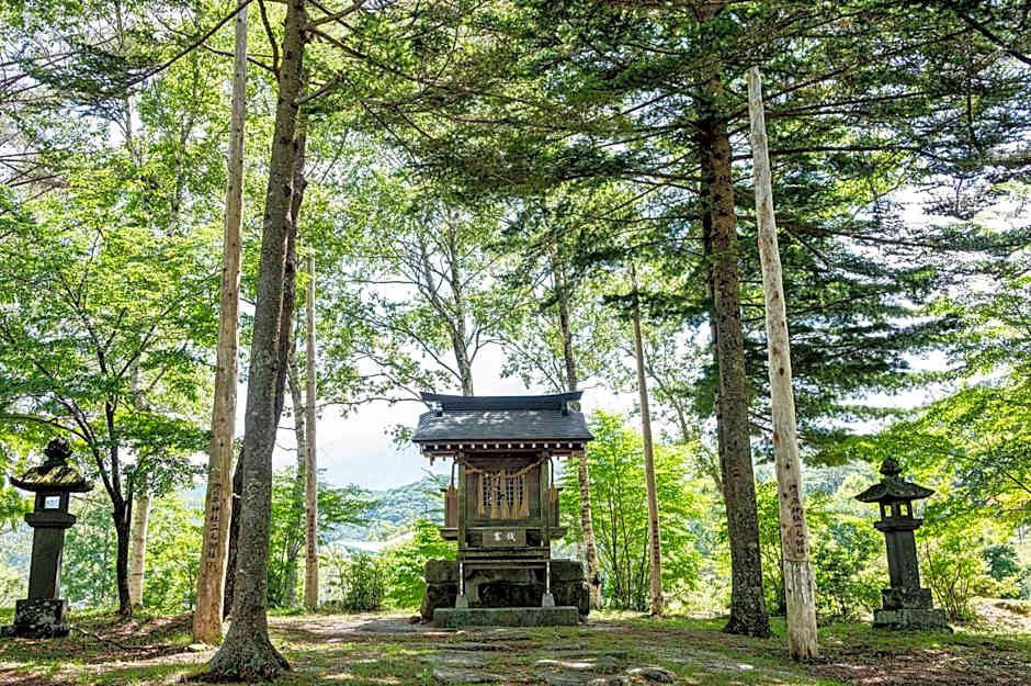 Hütte Jil Shirakabako at 1,400m