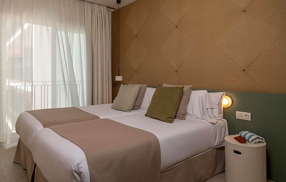 Aqua Hotel Bertran Park