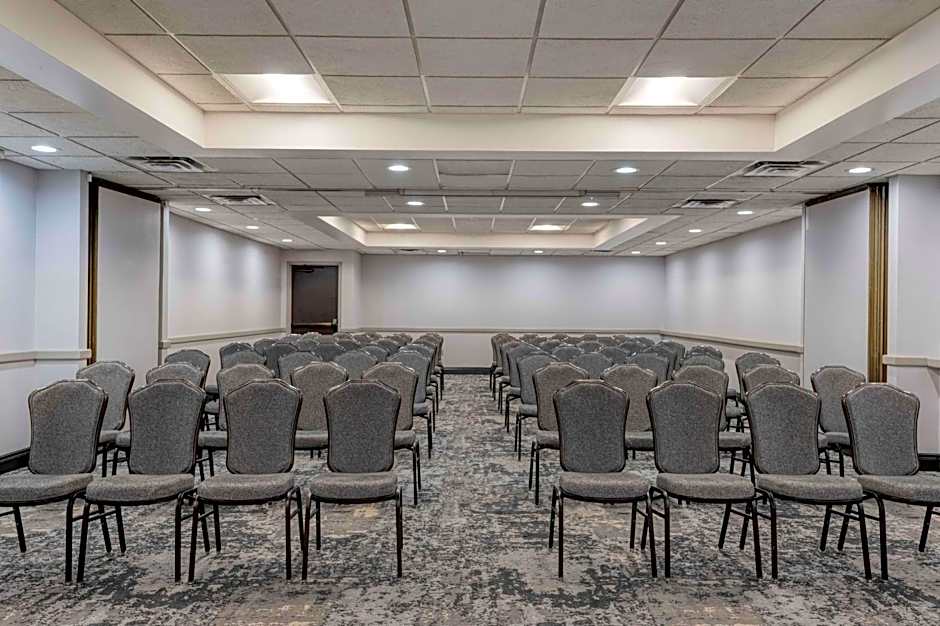Crowne Plaza Indianapolis-Airport By IHG