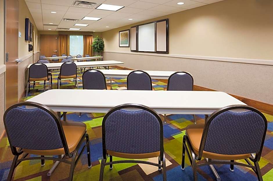 Holiday Inn Express Hotel & Suites Mankato East By IHG