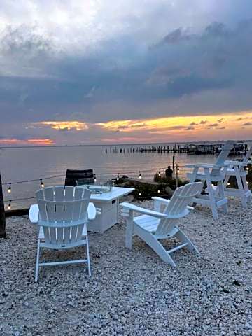 Quality Inn & Suites Gulf Breeze Bayside near Pensacola Beach