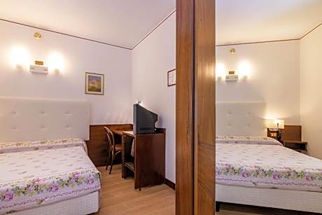 Double Room with Queen Bed