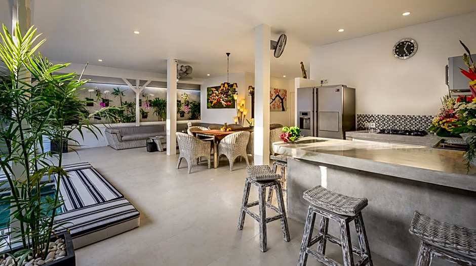 Ozamiz Villa Seminyak by Villas R Us