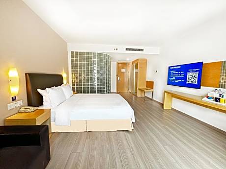 Standard Queen Room
