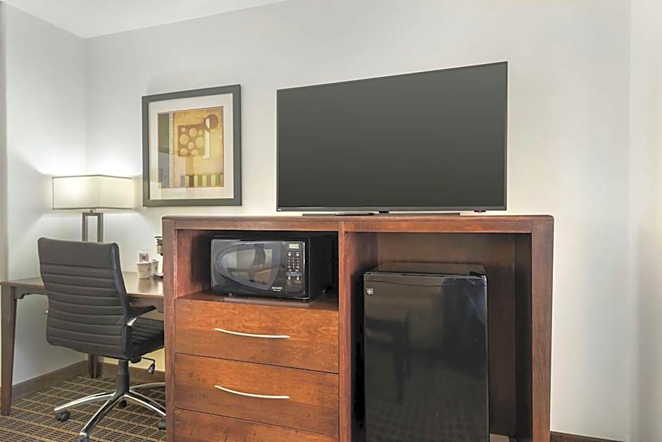 Best Western Plus Eagleridge Inn & Suites