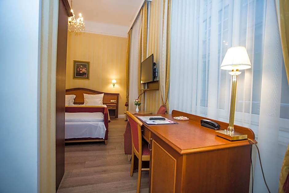 Pension Opera Suites I Self Check In I AC in all rooms