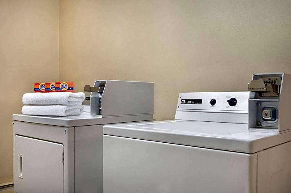 Travelodge by Wyndham Edson