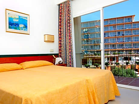 1 Bedroom Apartment (3 Adults)