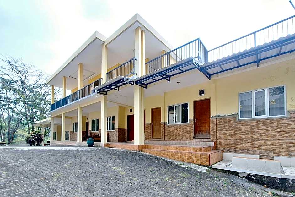 Villa Bukit Bunga Syariah RedPartner Pacet