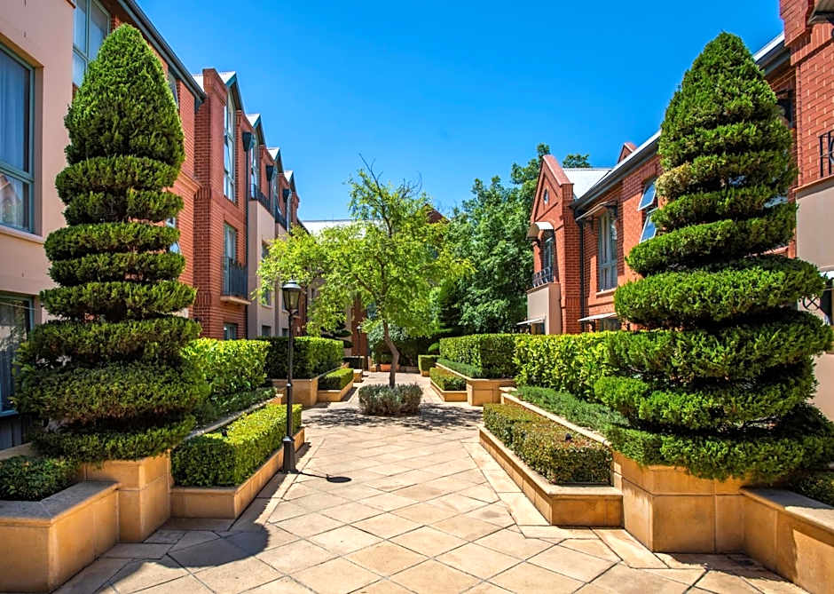 Majestic Old Lion Apartments