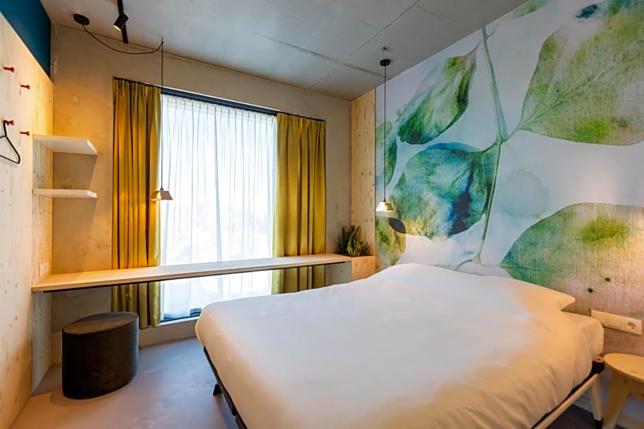 hotel Moloko -just a room- sleep&shower-digital key by SMS