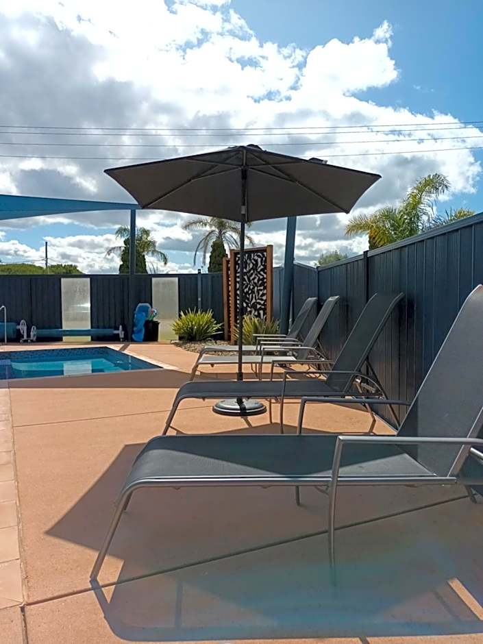 Grandeur Holiday Units