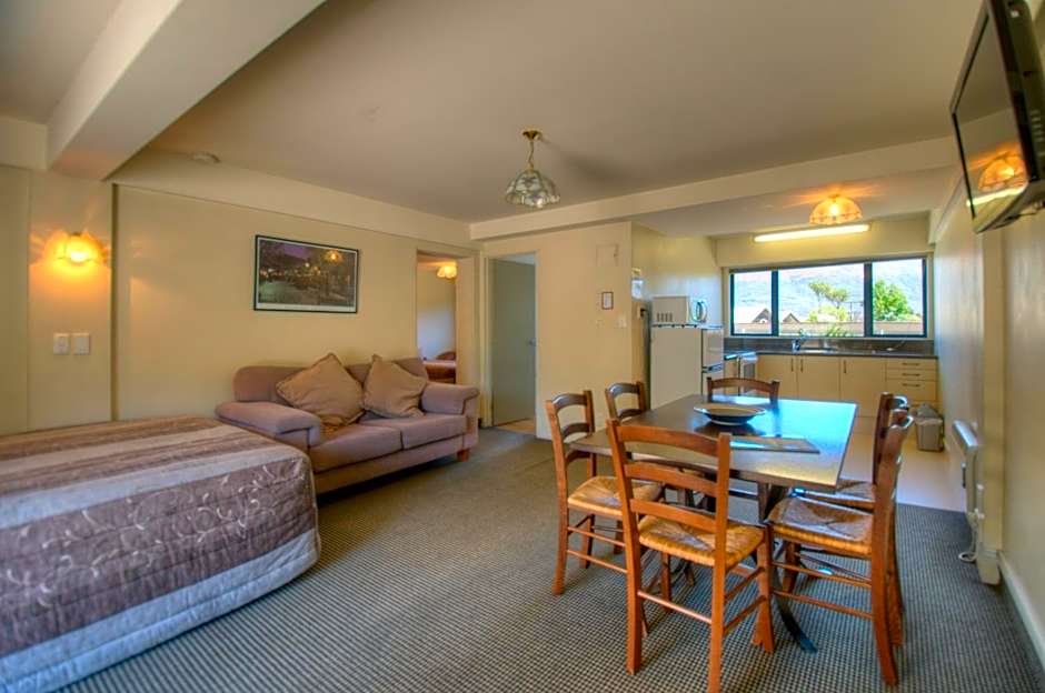 Four Seasons Motel