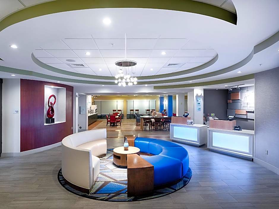 Holiday Inn Express & Suites Lakeland South By IHG