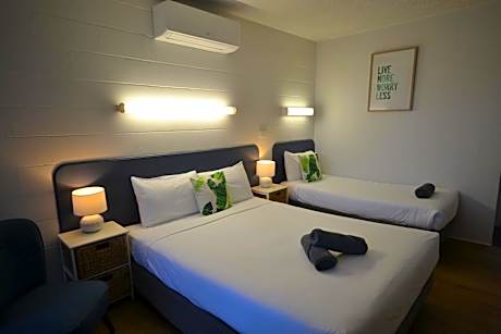 Versatile Twin Room - Pets Welcome.