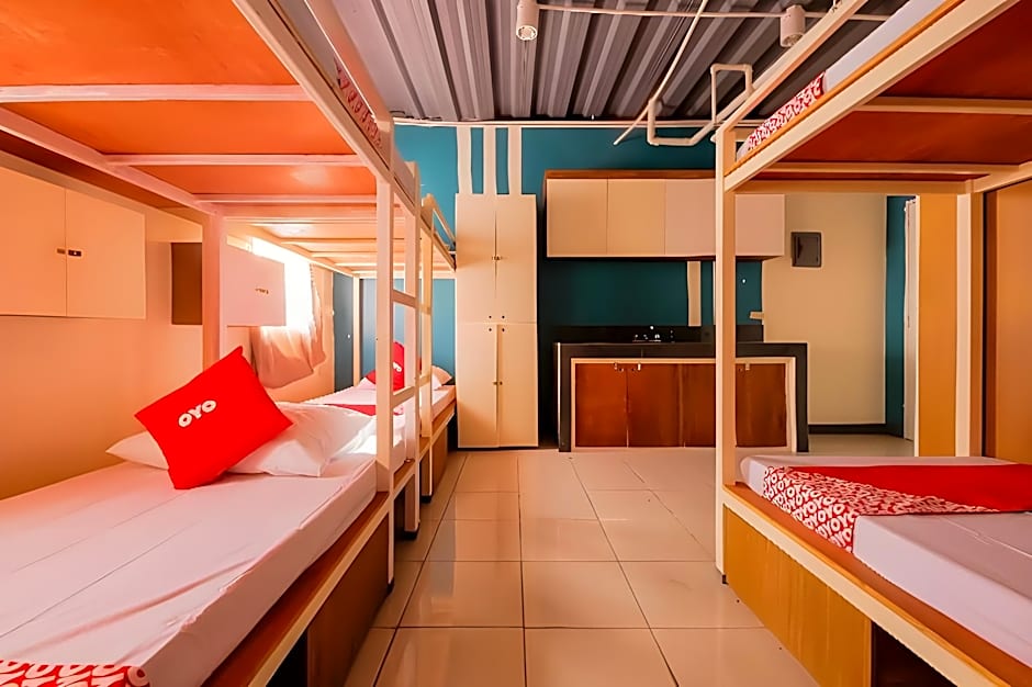 OYO 809 Crowne One Condo