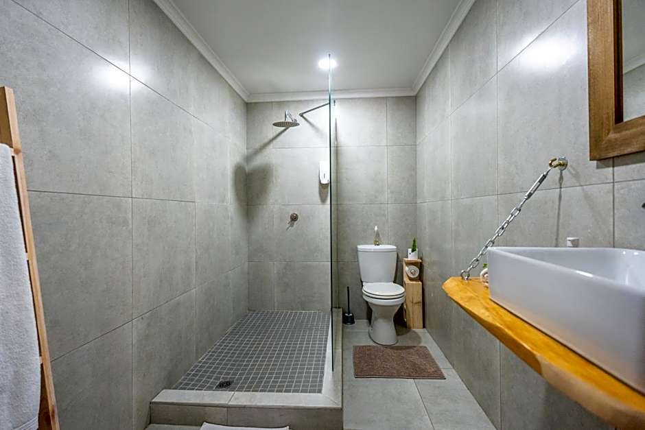 Tidewaters River Lodge