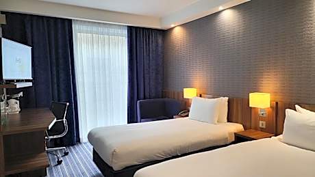 Standard Twin Room with Free Hot Breakfast