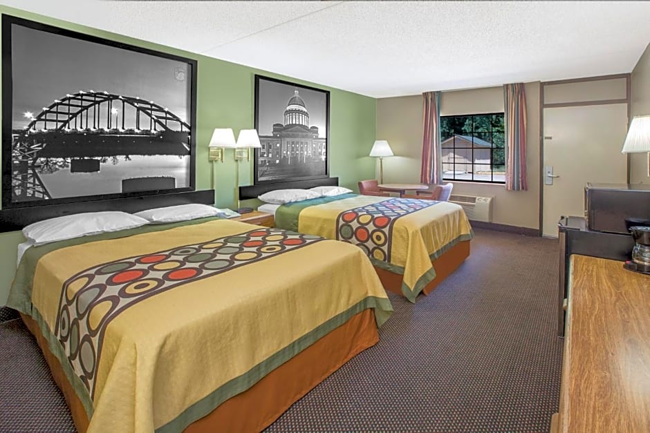 Super 8 by Wyndham Clarksville AR