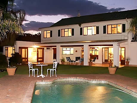 Point Lodge On the Waters Edge