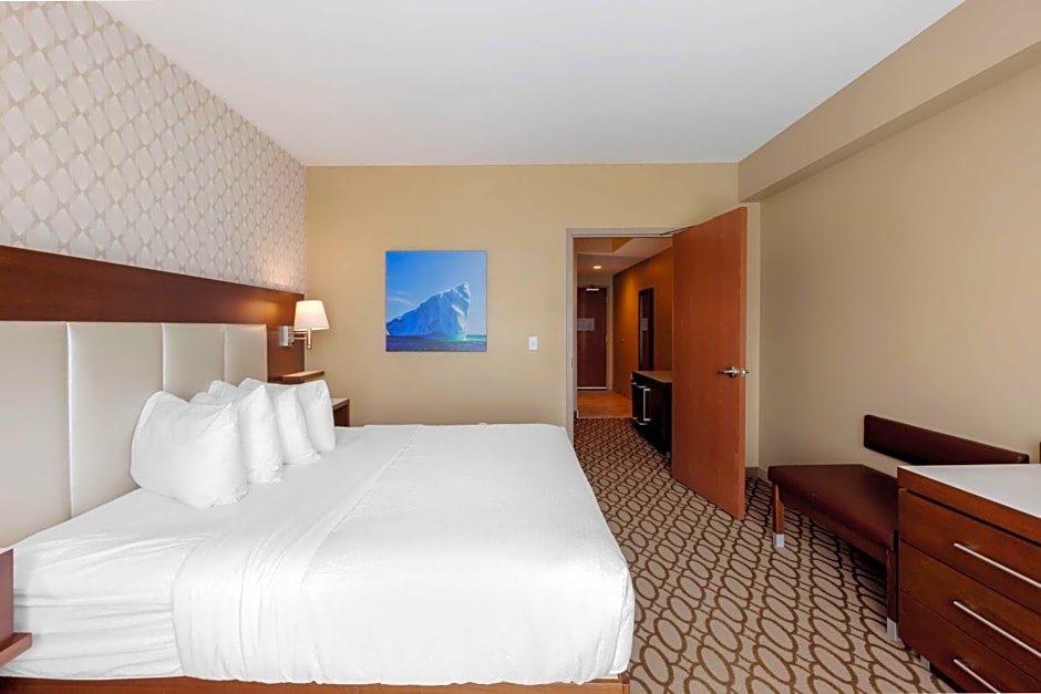 BW Plus St. John's Airport Hotel and Suites